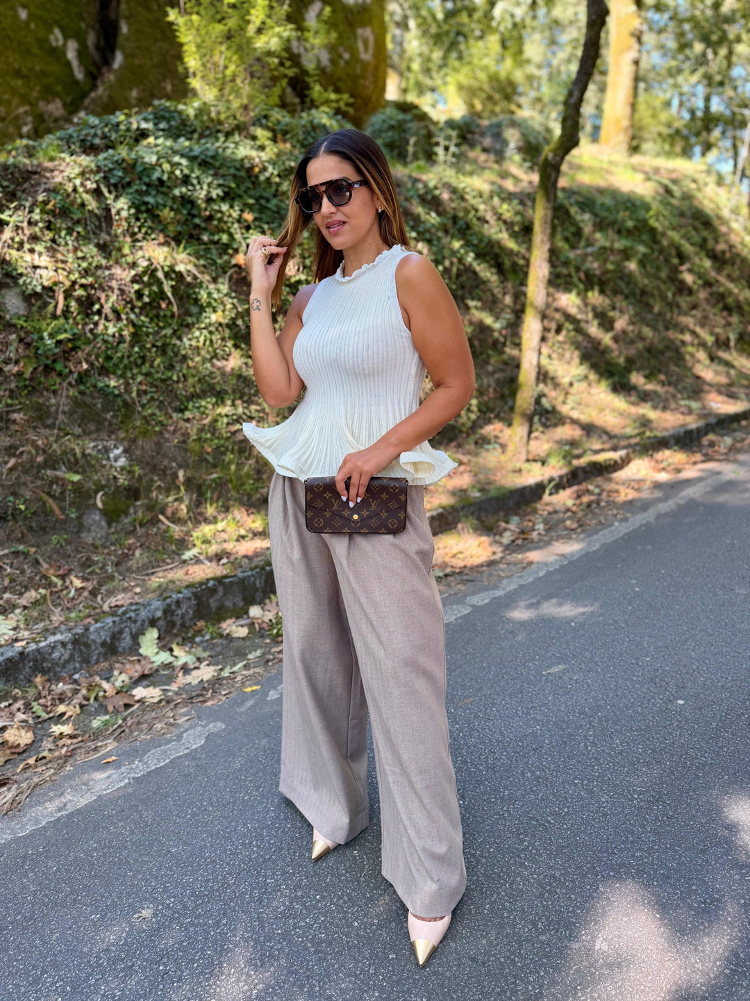 CALÇA BEGE TECIDO TEXTURADO PONTO CHIC