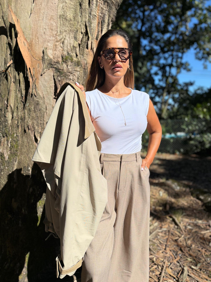 TOP BRANCO DRAPEADO LATERAL PONTO CHIC
