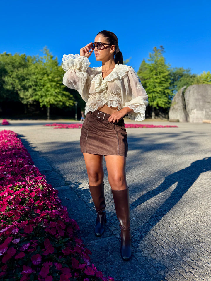 BLUSA BEGE COM RENDA PONTO CHIC