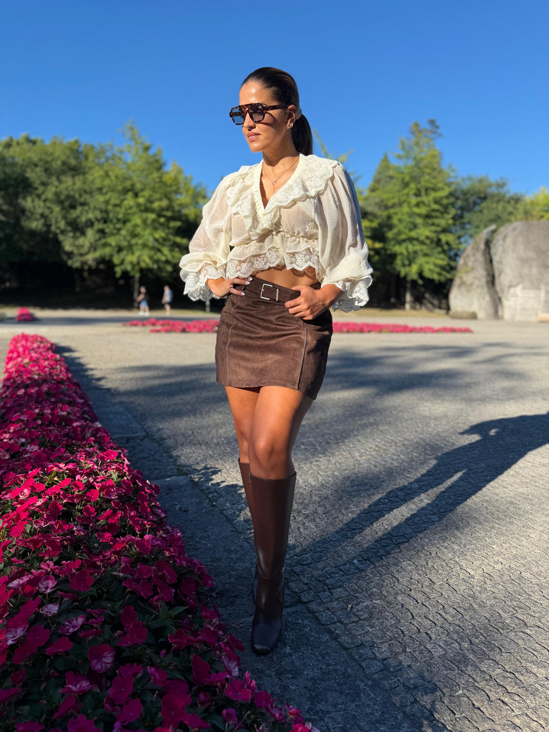 BLUSA BEGE COM RENDA PONTO CHIC
