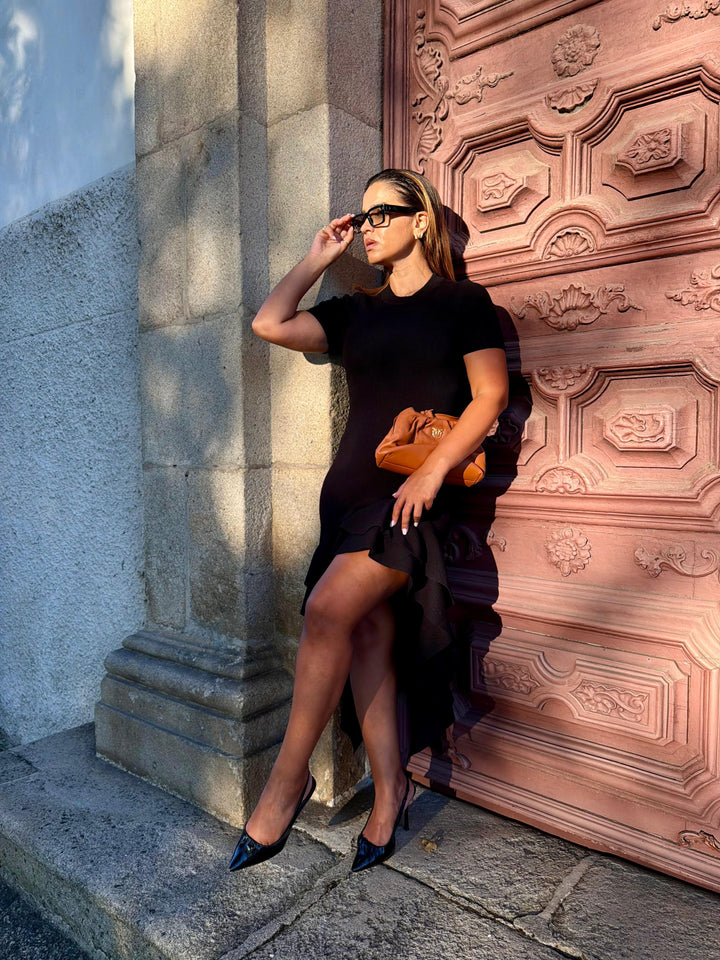 VESTIDO PRETO MIDI EM MALHA COM FOLHOS PONTO CHIC
