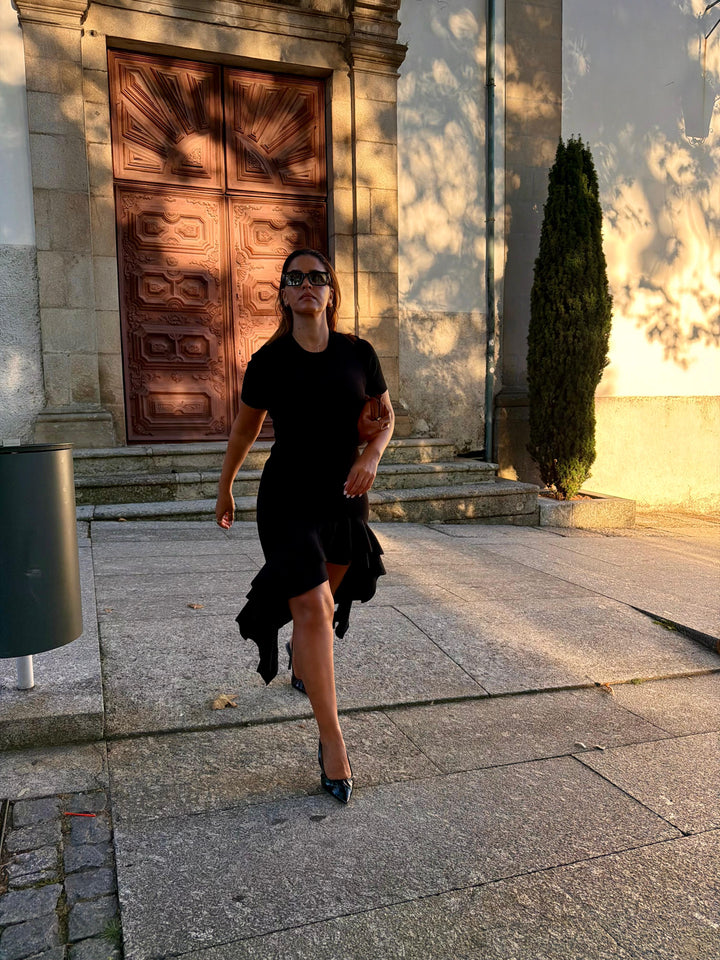 VESTIDO PRETO MIDI EM MALHA COM FOLHOS PONTO CHIC