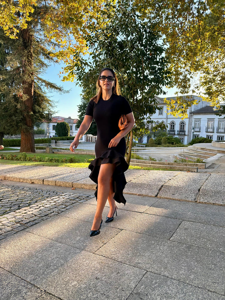 VESTIDO PRETO MIDI EM MALHA COM FOLHOS PONTO CHIC