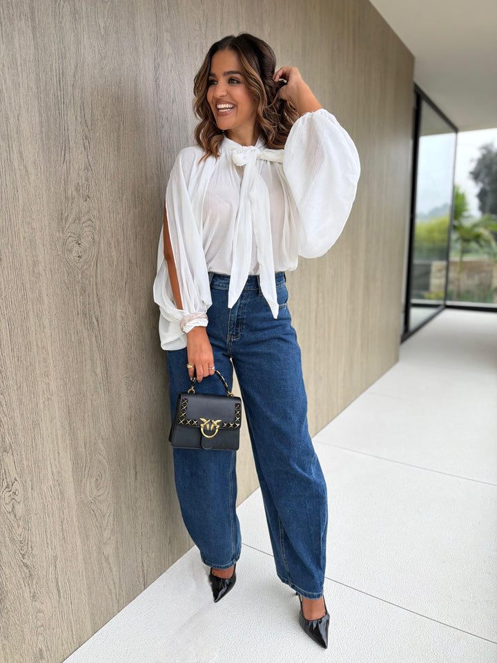 BLUSA BRANCA TEXTURADA COM GOLA SUBIDA E MANGA FLUIDA PONTO CHIC