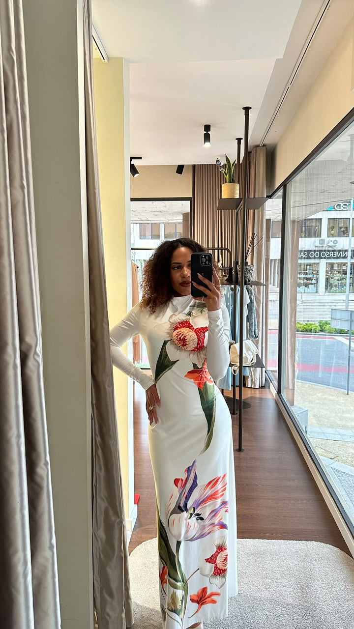 VESTIDO COMPRIDO BRANCO COM ESTAMPADO FLORAL LANÇA PERFUME