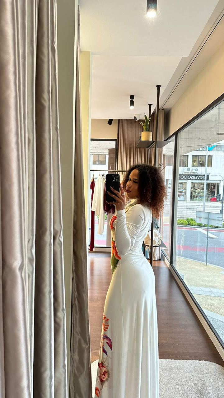 VESTIDO COMPRIDO BRANCO COM ESTAMPADO FLORAL LANÇA PERFUME