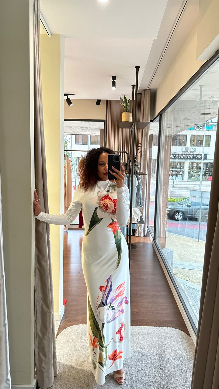 VESTIDO COMPRIDO BRANCO COM ESTAMPADO FLORAL LANÇA PERFUME