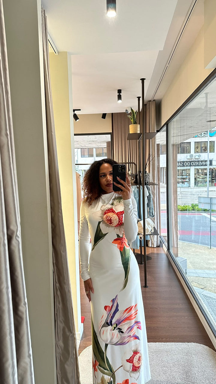 VESTIDO COMPRIDO BRANCO COM ESTAMPADO FLORAL LANÇA PERFUME