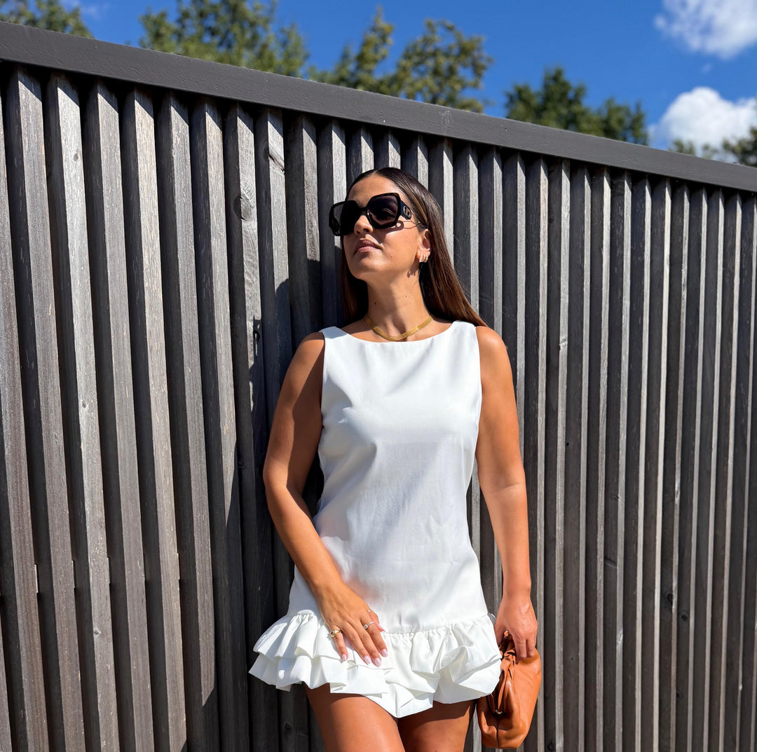VESTIDO BRANCO FLUIDO COM FOLHO PONTO CHIC