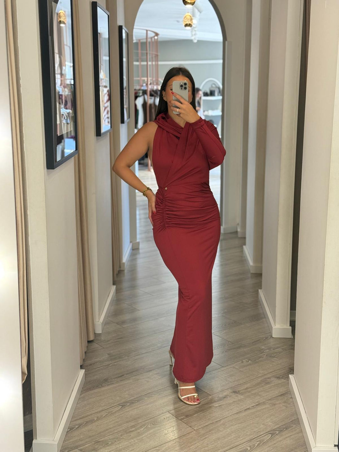 VESTIDO VERMELHO DRAPEADO COM DECOTE DRAPEADO RINASCIMENTO