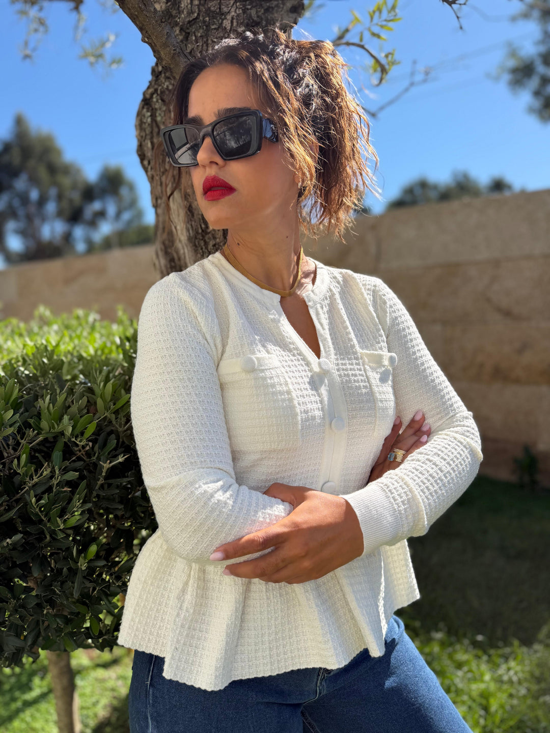CAMISOLA BRANCA TEXTURADA COM FOLHO PONTO CHIC