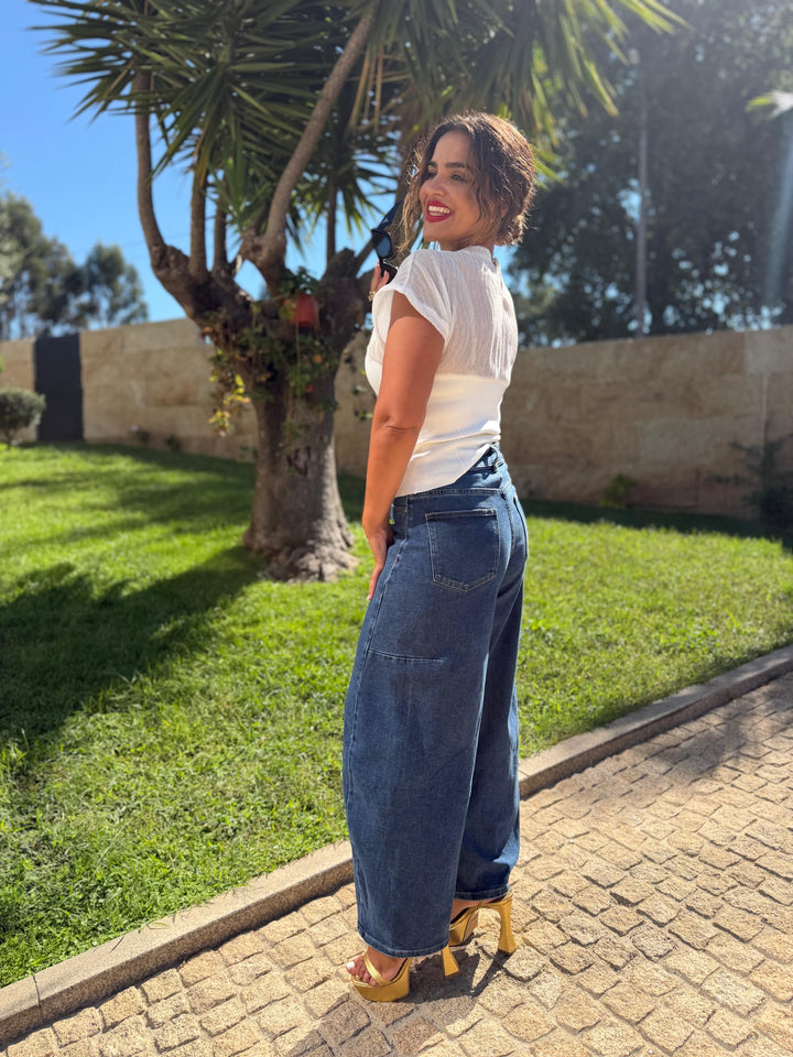 TOP BRANCO ESTRUTURADO COM PARTE SUPERIOR TEXTURADA PONTO CHIC