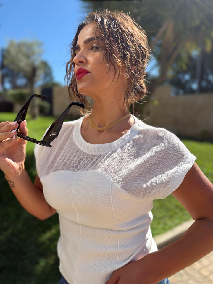 TOP BRANCO ESTRUTURADO COM PARTE SUPERIOR TEXTURADA PONTO CHIC