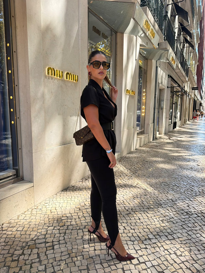 CALÇAS PRETAS SKINNY COM CINTO E ESTRIBO IMPERIAL