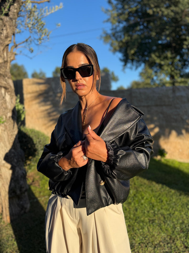 TOP PRETO COM COPAS E ALÇAS FINAS PONTO CHIC