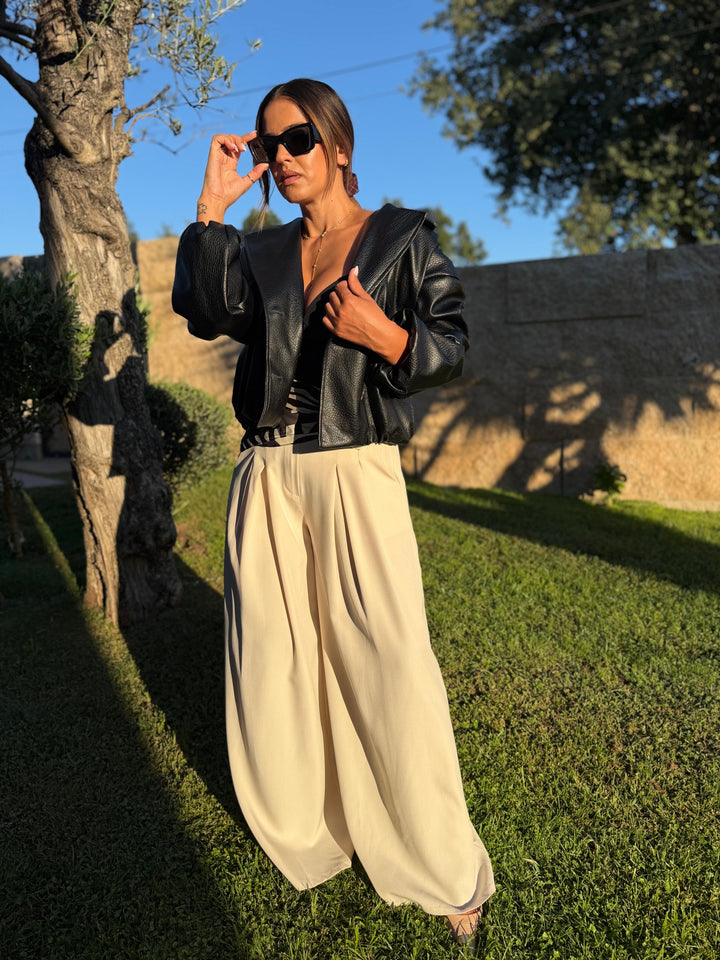TOP PRETO COM COPAS E ALÇAS FINAS PONTO CHIC