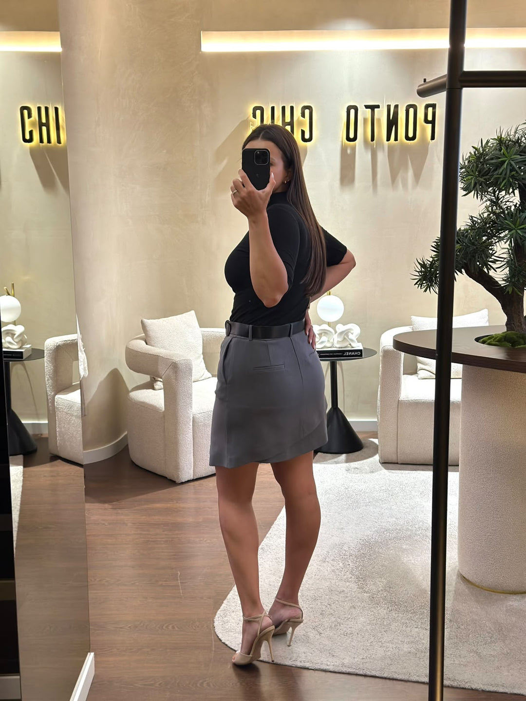CAMISOLA PRETA CANELADA DE MANGA CURTA PONTO CHIC