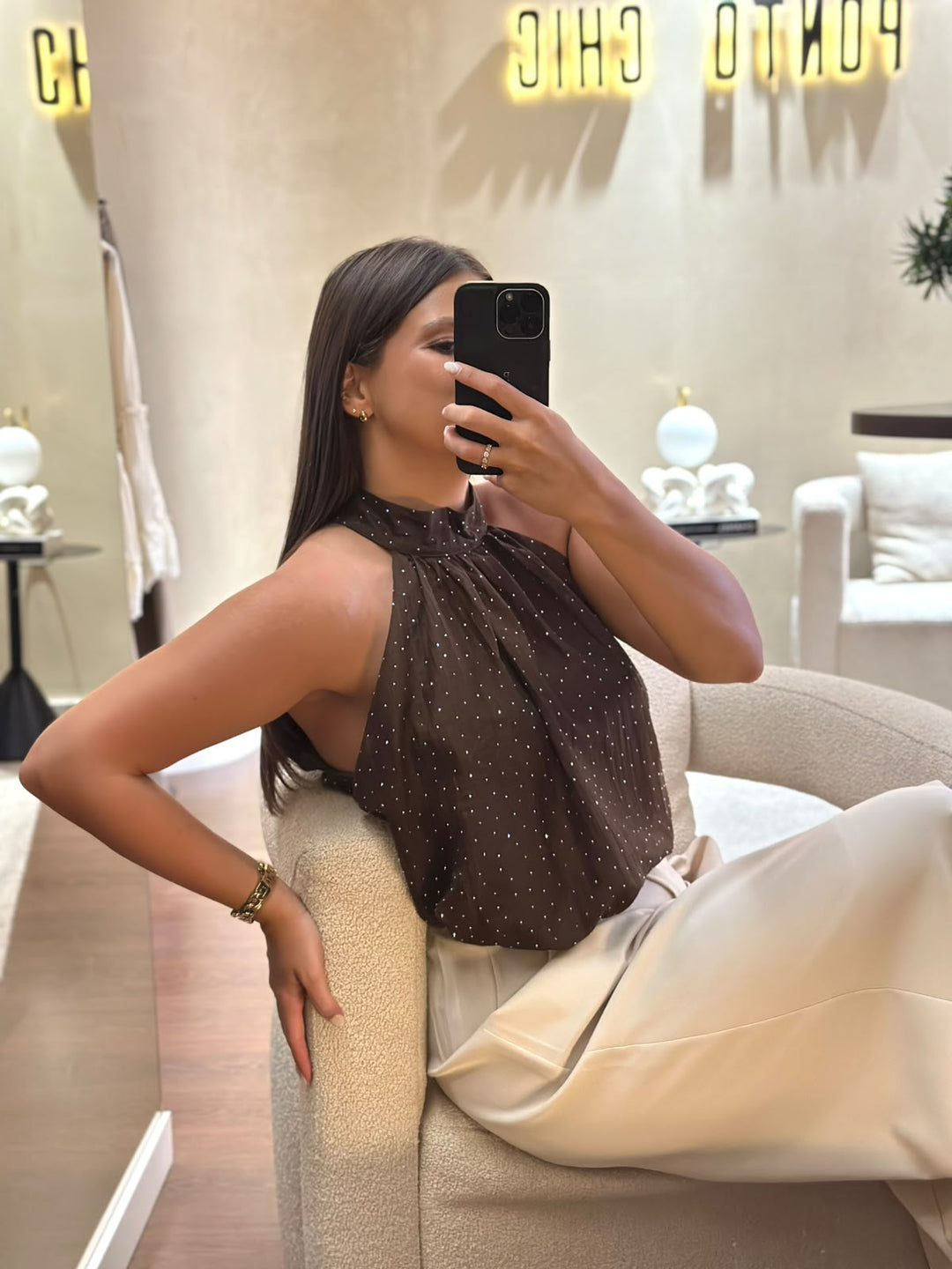 TOP CASTANHO COM APLICAÇÕES BRILHANTES PONTO CHIC