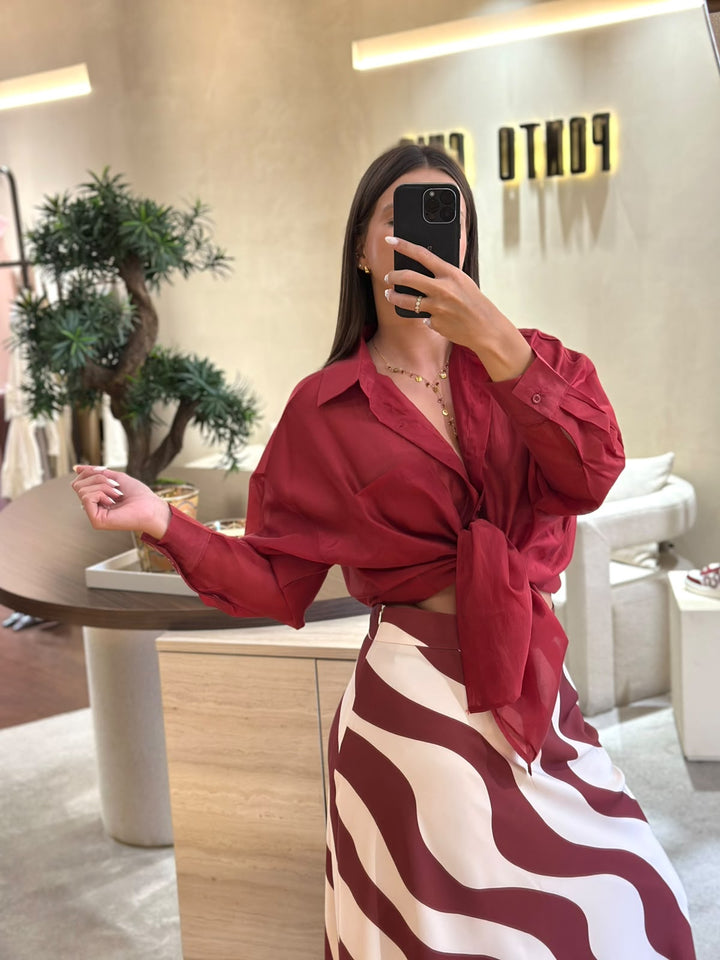 CAMISA VERMELHA FLUIDA COM BOLSO FRONTAL PONTO CHIC