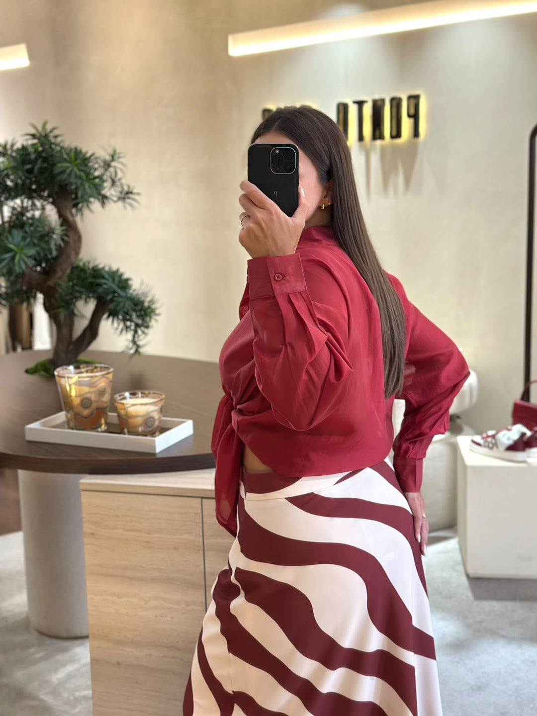 CAMISA VERMELHA FLUIDA COM BOLSO FRONTAL PONTO CHIC