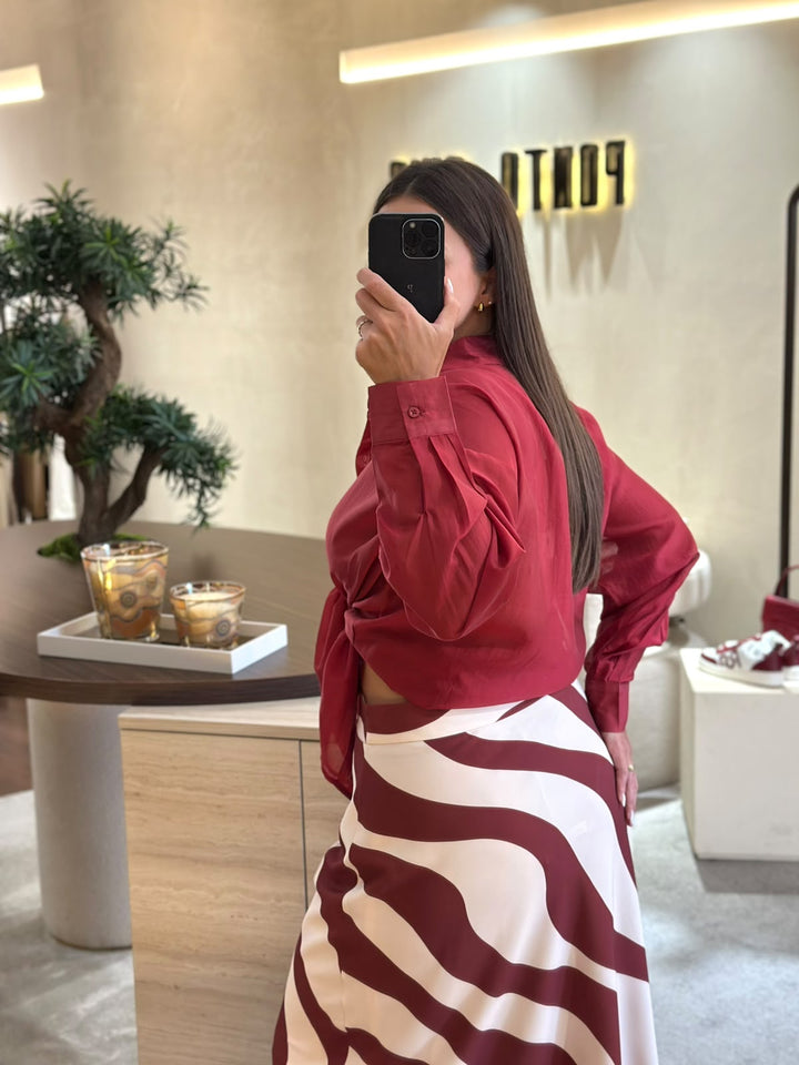 CAMISA VERMELHA FLUIDA COM BOLSO FRONTAL PONTO CHIC