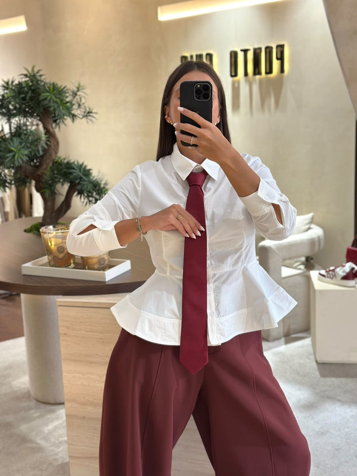 CAMISA BRANCA ACINTURADA COM EFEITO EVASÉ PONTO CHIC