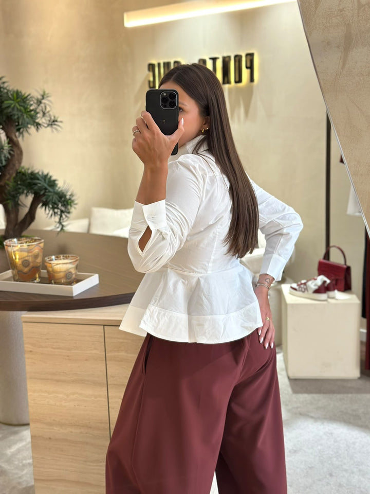 CAMISA BRANCA ACINTURADA COM EFEITO EVASÉ PONTO CHIC
