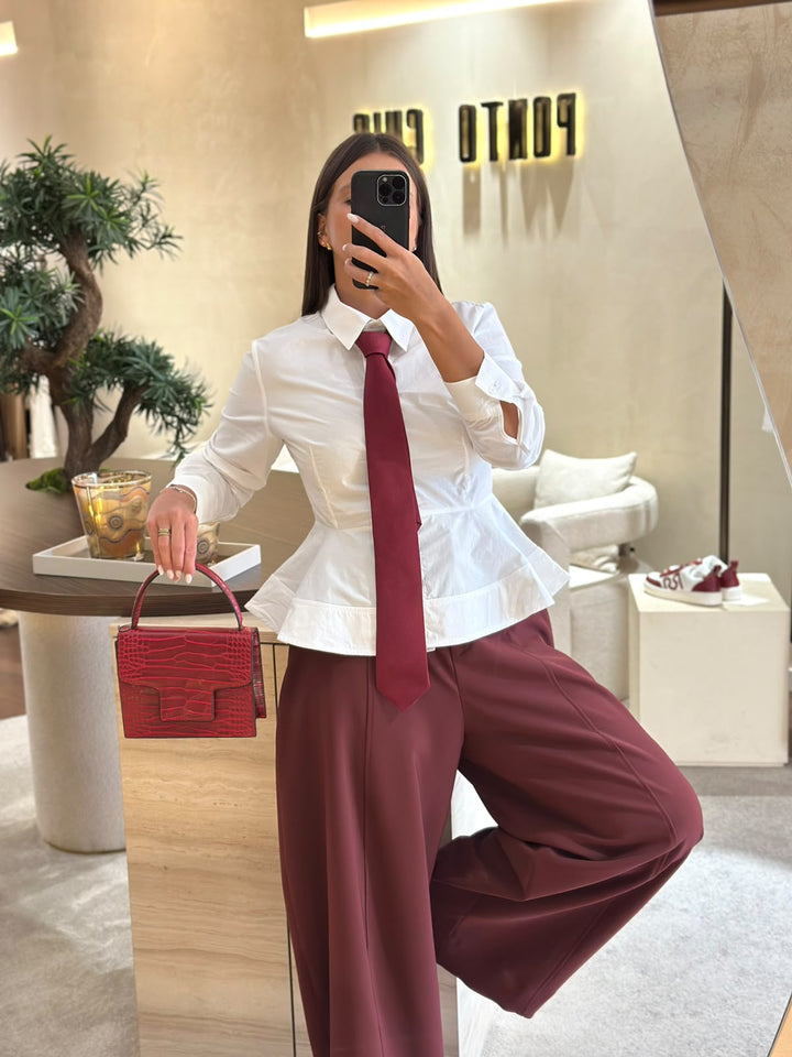 CAMISA BRANCA ACINTURADA COM EFEITO EVASÉ PONTO CHIC