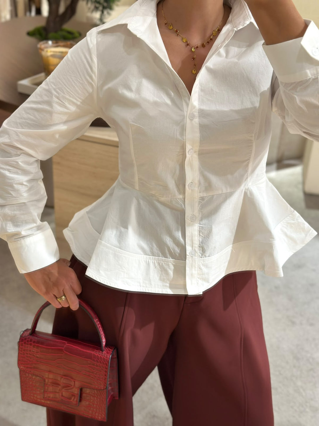 CAMISA BRANCA ACINTURADA COM EFEITO EVASÉ PONTO CHIC