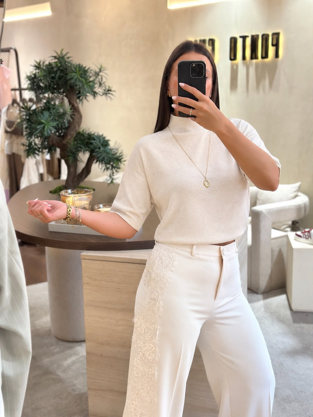 CAMISOLA BEGE DE MALHA COM MEIA GOLA PONTO CHIC