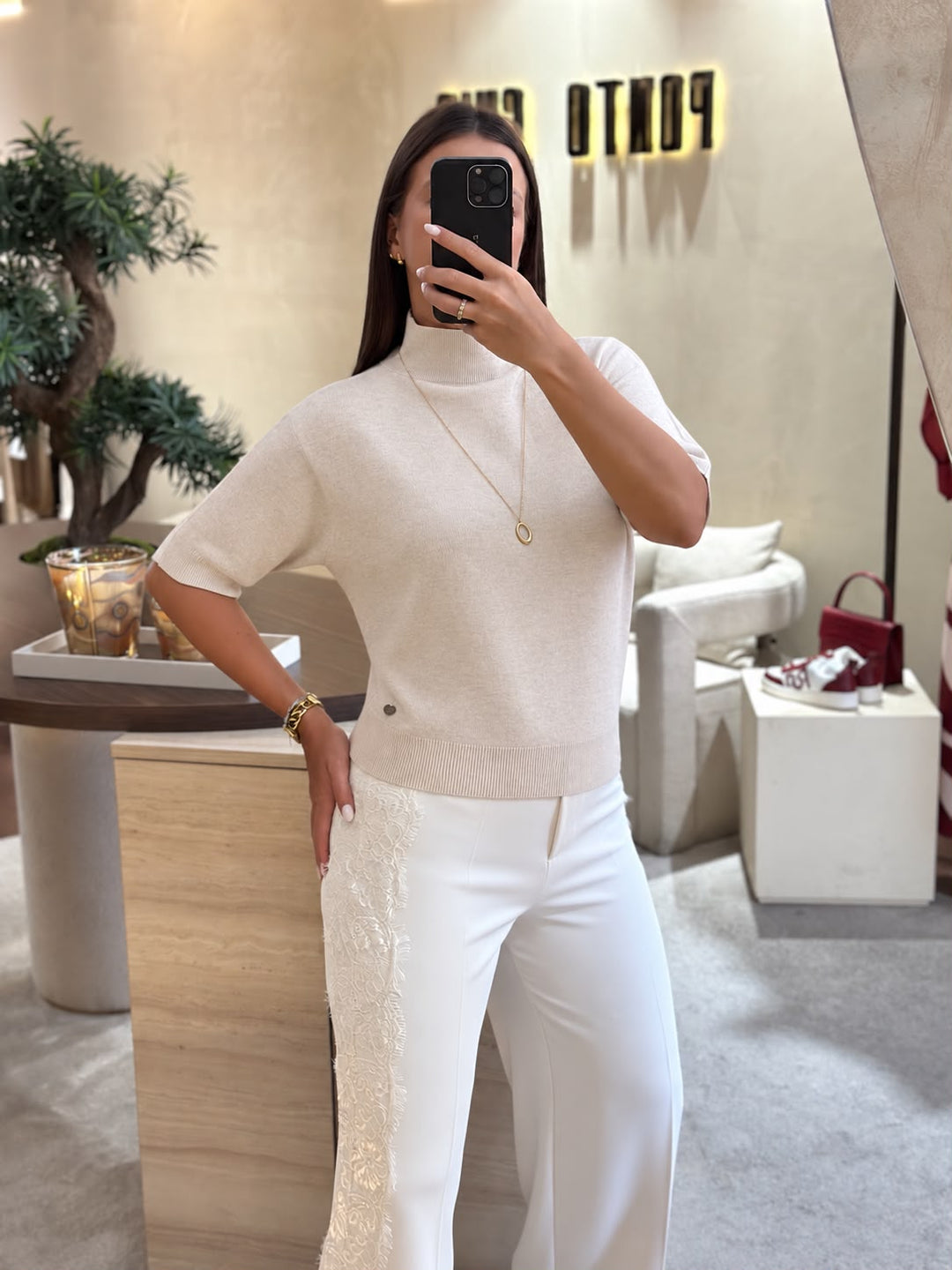CAMISOLA BEGE DE MALHA COM MEIA GOLA PONTO CHIC