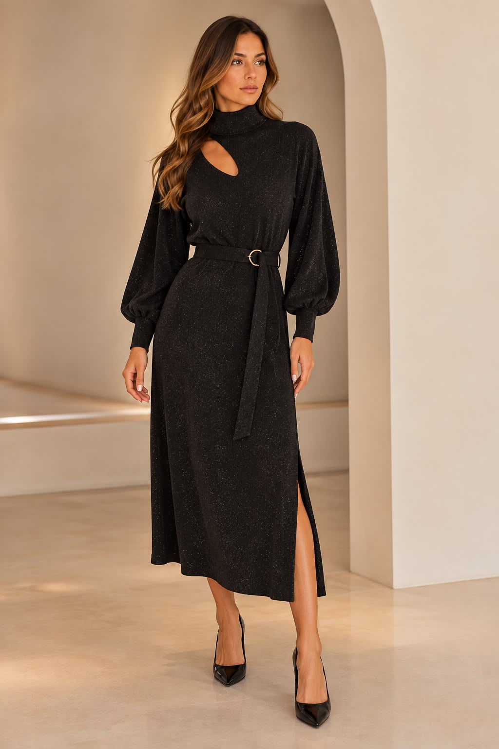 VESTIDO PRETO COM BRILHO E CINTO RUGA