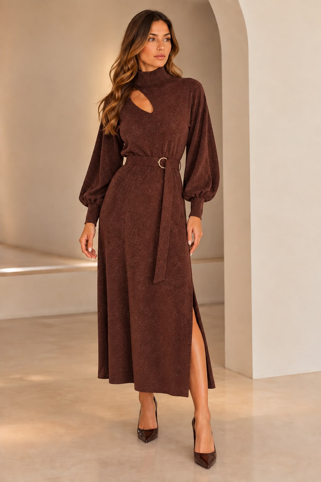 VESTIDO CASTANHO COM BRILHO E CINTO RUGA
