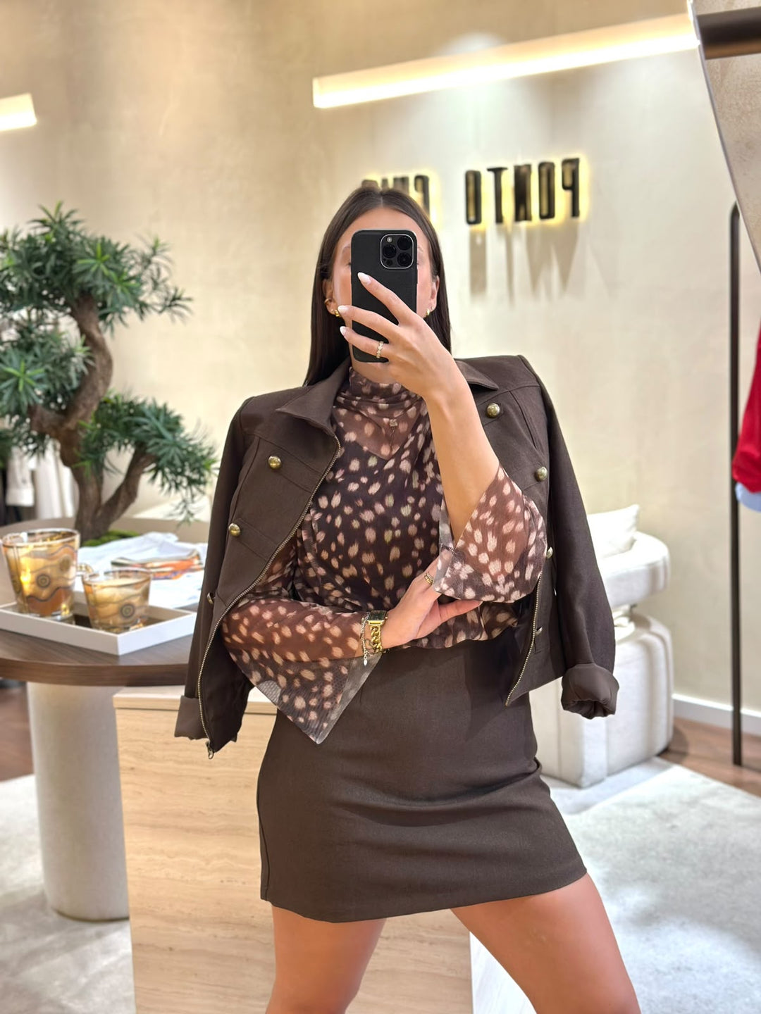 CAMISOLA CASTANHA ESTAMPADA EM TULE COM DRAPEADO PONTO CHIC