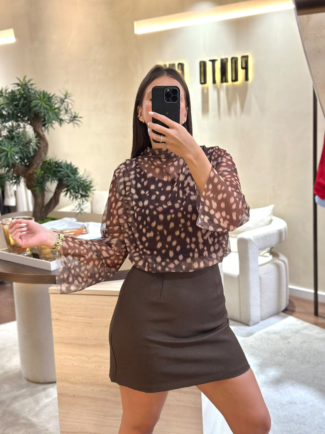 CAMISOLA CASTANHA ESTAMPADA EM TULE COM DRAPEADO PONTO CHIC