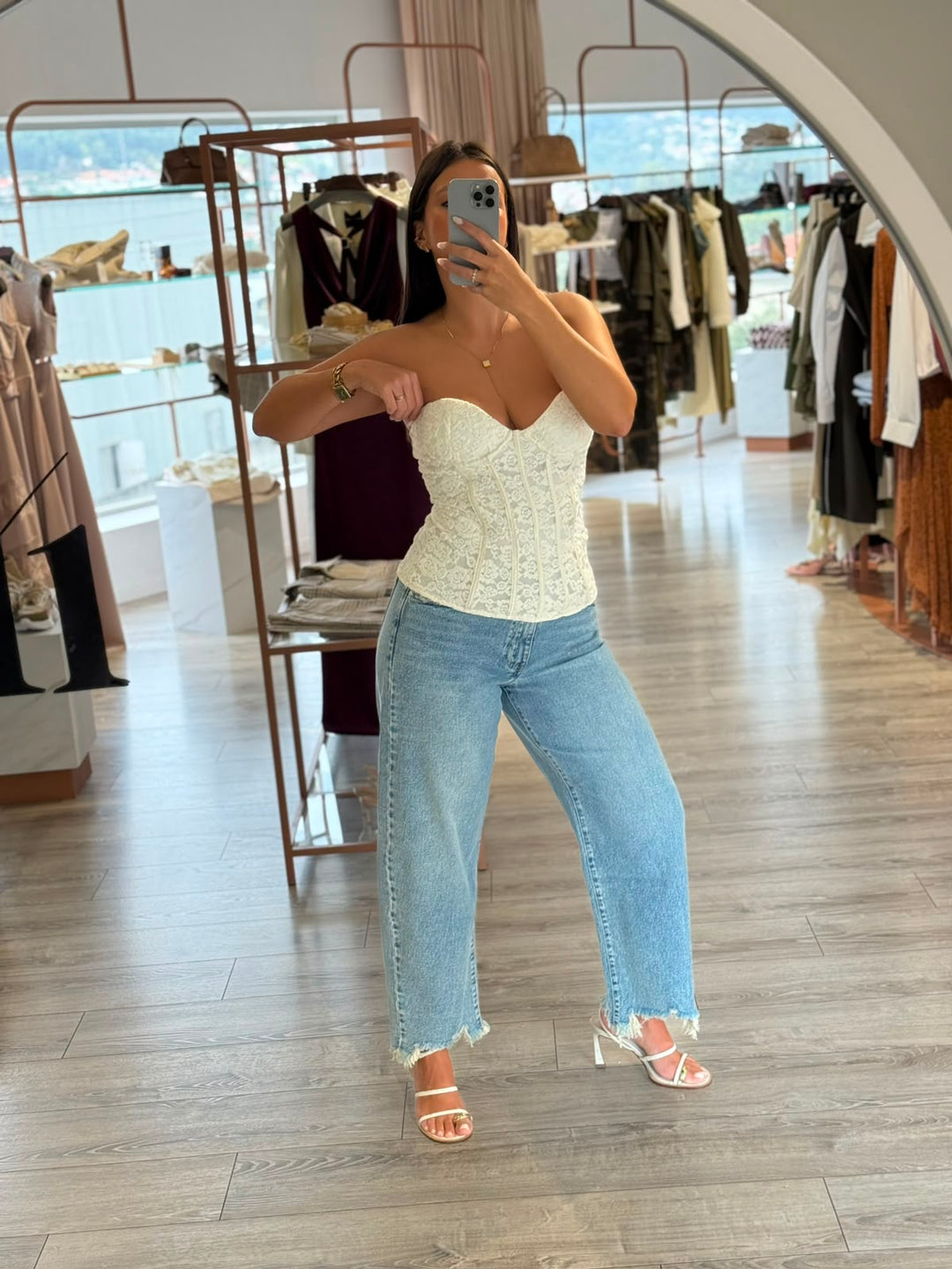 CORPETE CRU EM RENDA COM COPAS PONTO CHIC