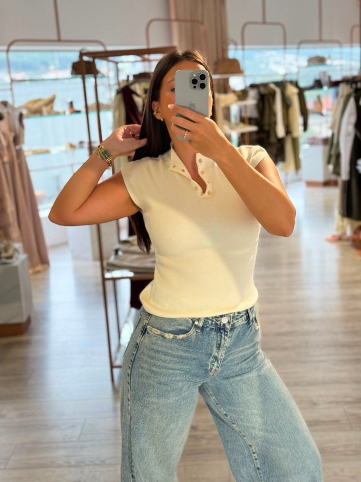 CAMISOLA CRU SEM MANGAS COM BOTÕES DOURADOS PONTO CHIC