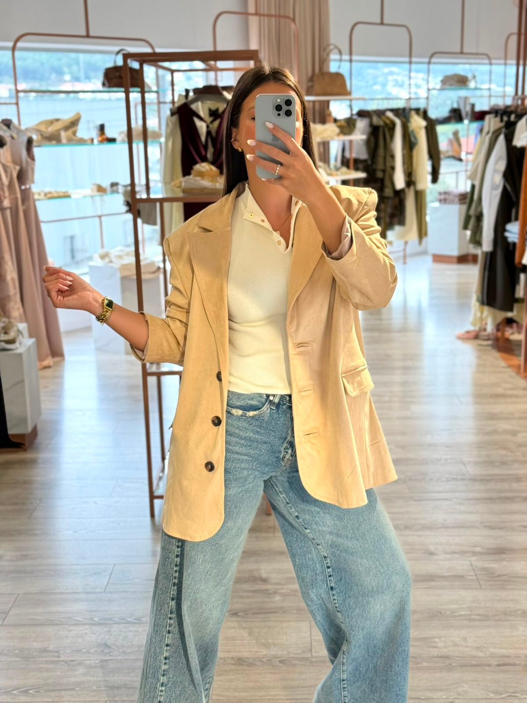 CAMISOLA CRU SEM MANGAS COM BOTÕES DOURADOS PONTO CHIC