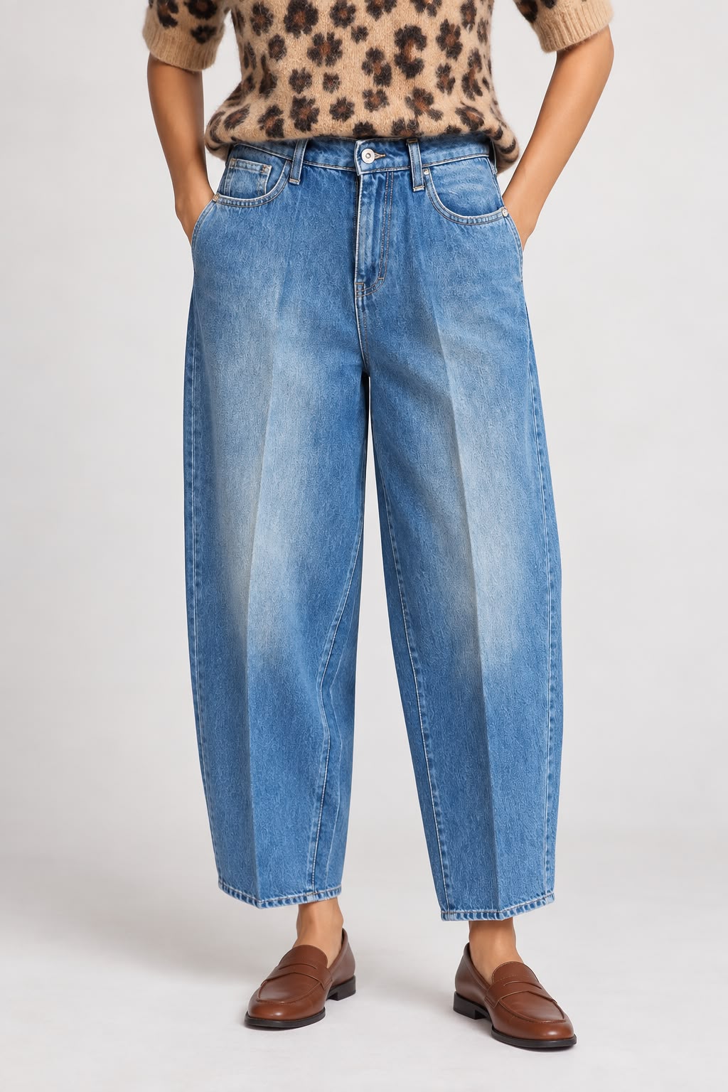 CALÇA DE GANGA AZUL DE CINTURA SUBIDA COM MODELAGEM BALÃO E PREGAS PLEASE