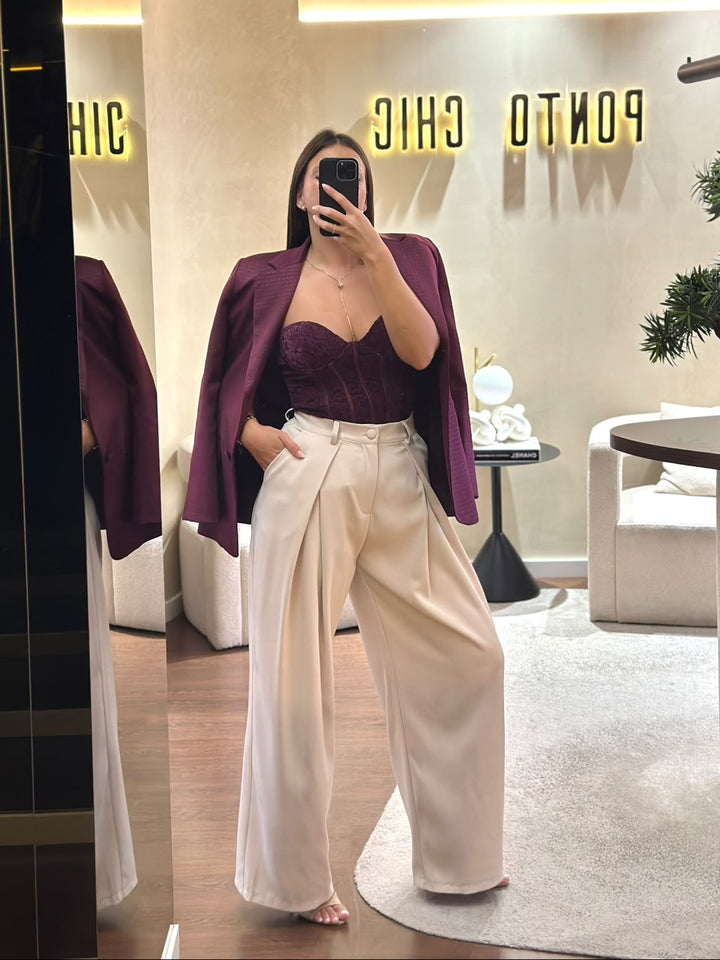 CALÇAS BEGE WIDE LEG COM PREGAS PONTO CHIC