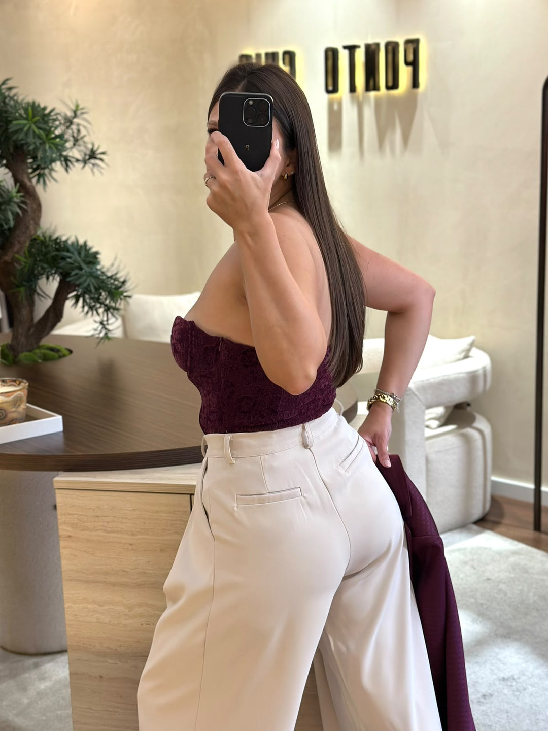 CALÇAS BEGE WIDE LEG COM PREGAS PONTO CHIC
