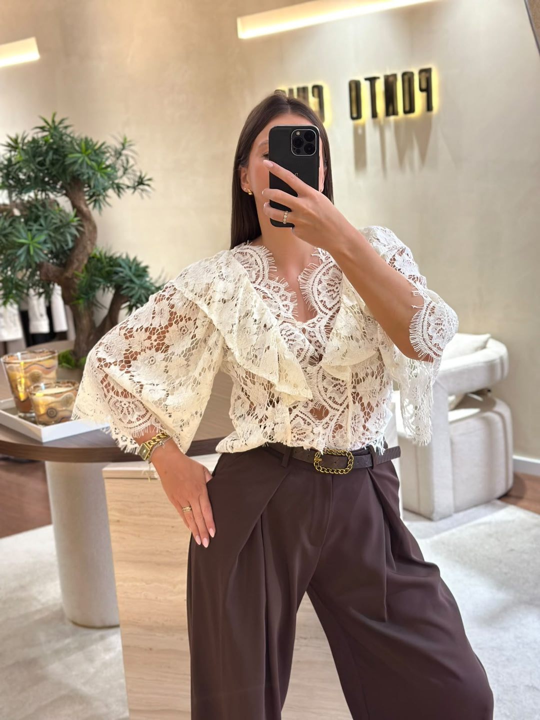 BLUSA RENDA CRU COM FOLHOS PONTO CHIC
