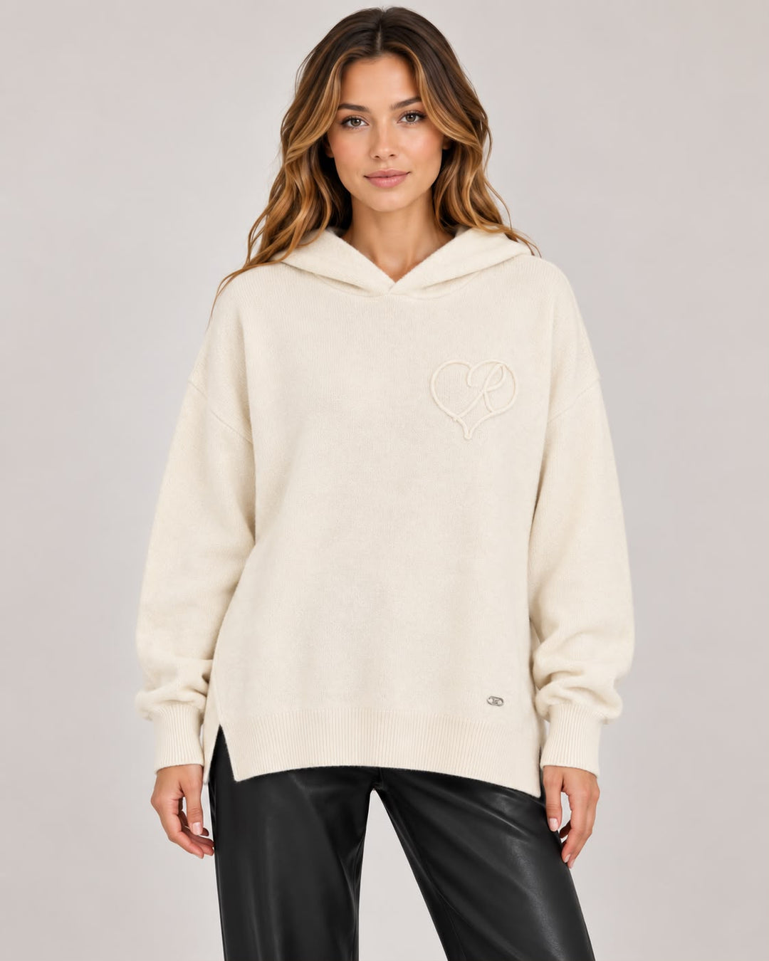 Camisola cru com capuz e coração bordado Ruga | Ponto Chic