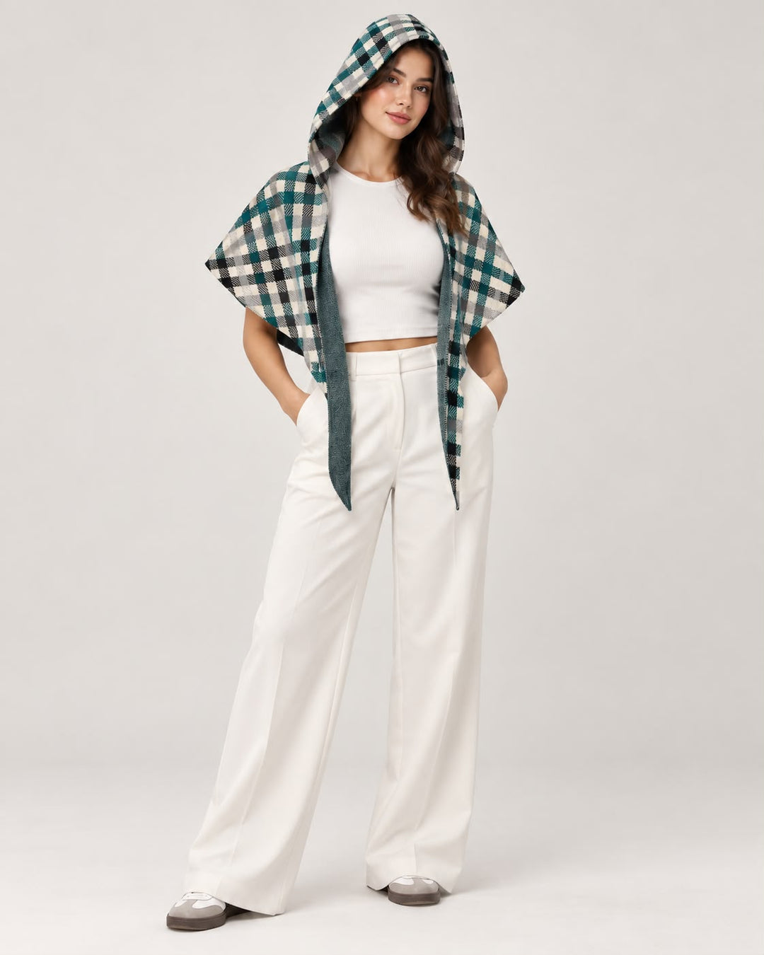 Poncho xadrez com capuz em tons de verde, preto e cinzento Ruga | Ponto Chic