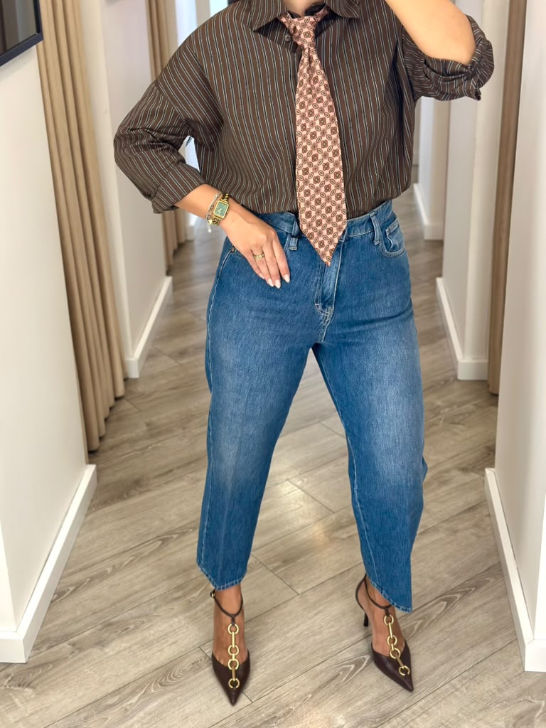 CALÇA DE GANGA AZUL DE CINTURA SUBIDA COM MODELAGEM BALÃO E PREGAS PLEASE