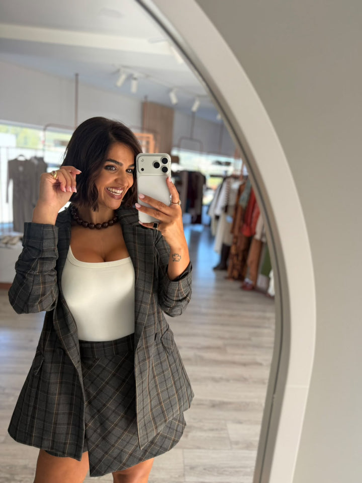 BLAZER CINZA COM PADRÃO AOS QUADRADOS RINASCIMENTO