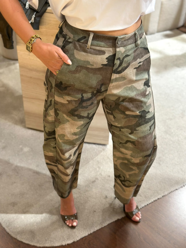 CALÇA CAMUFLAGEM BEGE E VERDE MILITAR COM PREGAS IMPERIAL