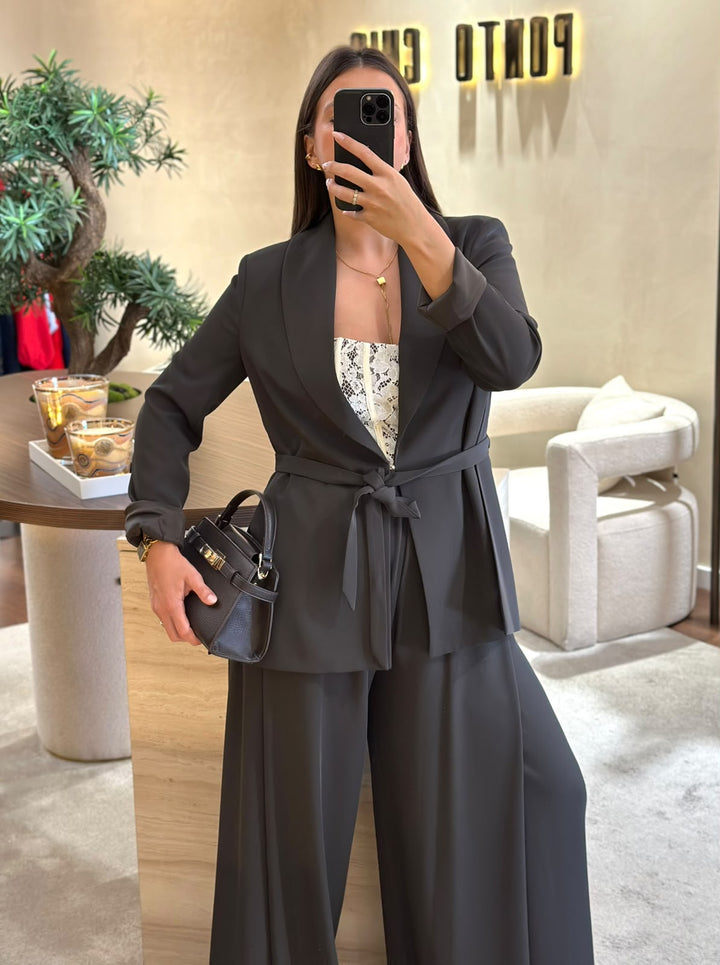 BLAZER CASTANHO ESCURO COM CINTO IMPERIAL