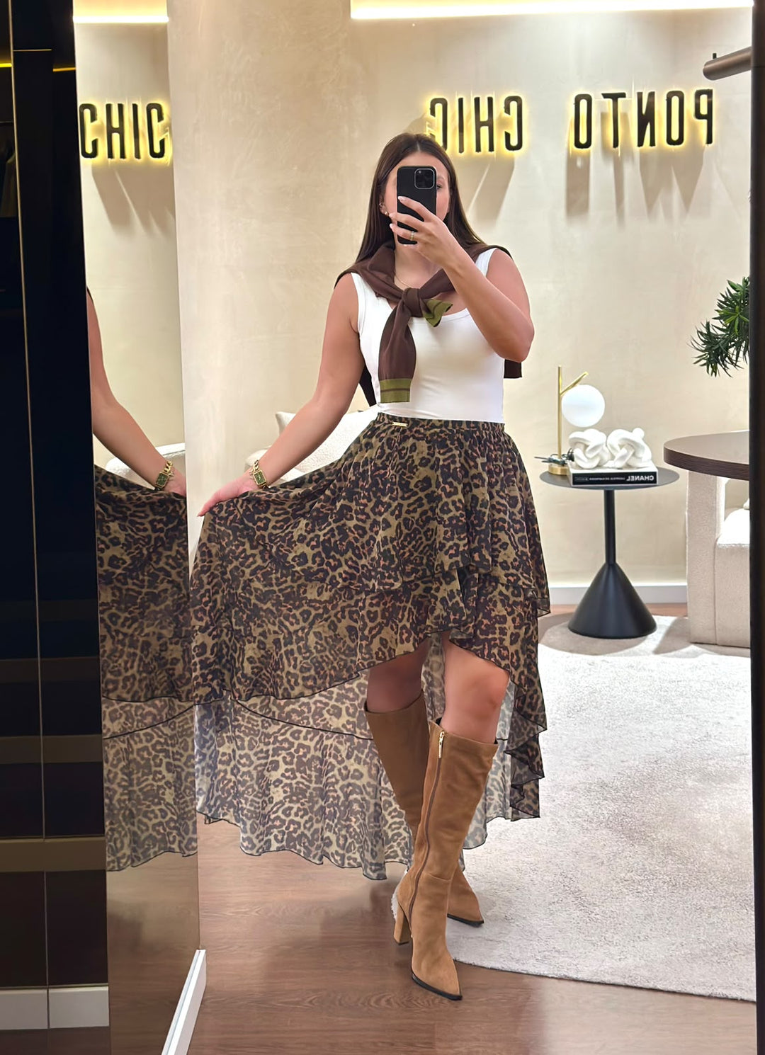 SAIA ASSIMÉTRICA COM PADRÃO ANIMAL PRINT E FOLHOS SAHOCO