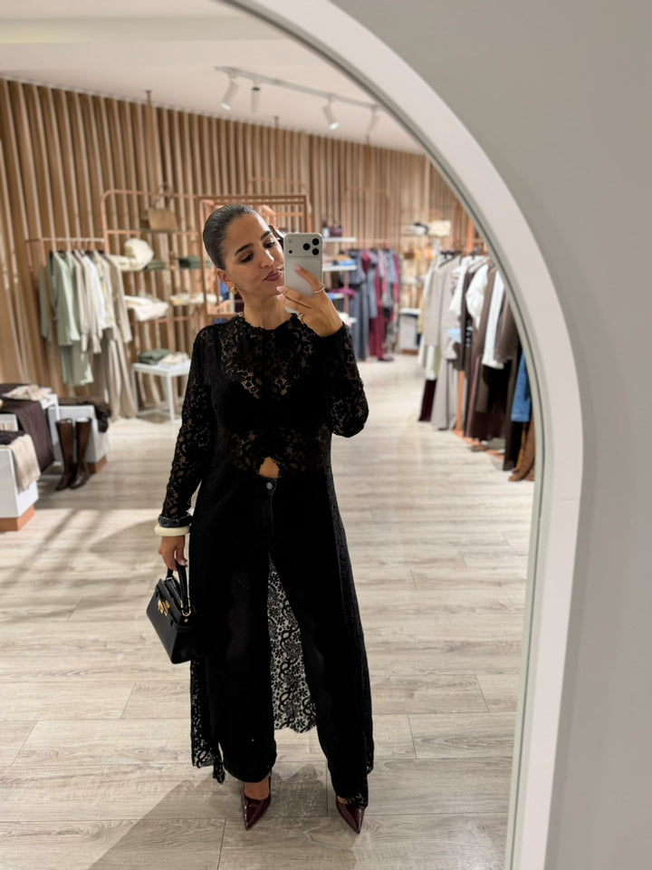 TÚNICA COMPRIDA PRETA EM RENDA FLORAL PONTO CHIC